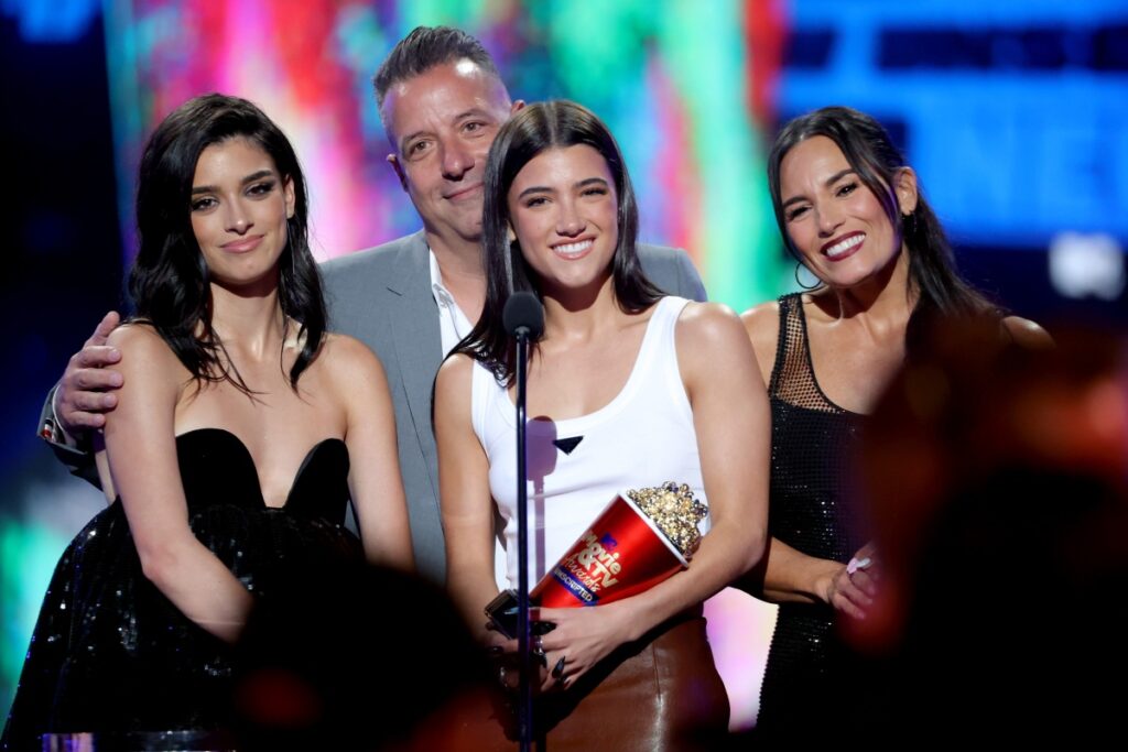 La familia D'Amelio no comprará TikTok, pero lo pensaron