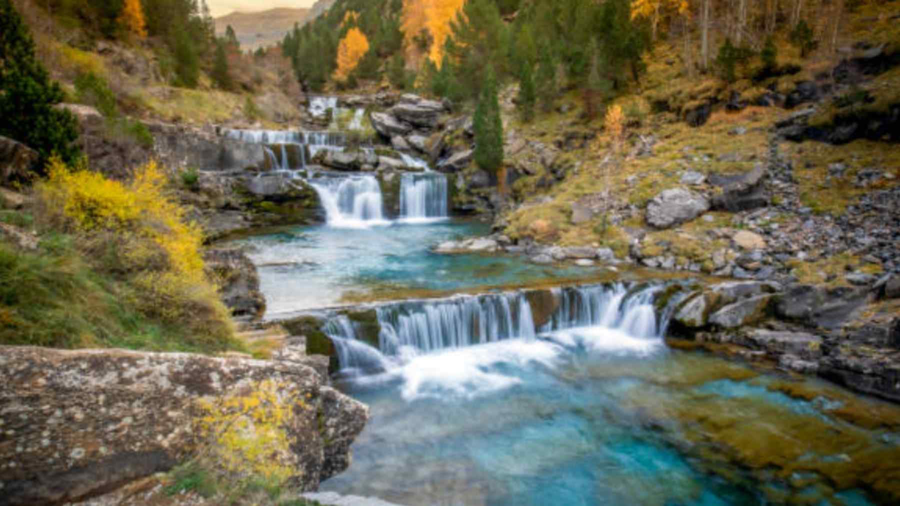 La impresionante cascada que te dejará hipnotizado y está a un paso de Madrid