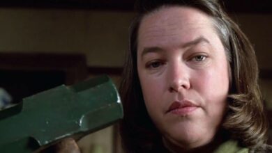 Kathy Bates as Annie Wilkes with a sledgehammer in Misery