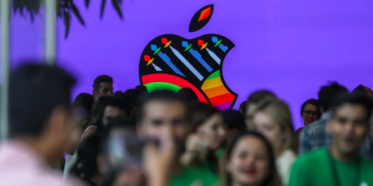 La primera tienda Apple y Tim Cook despiertan euforia en Nueva Delhi