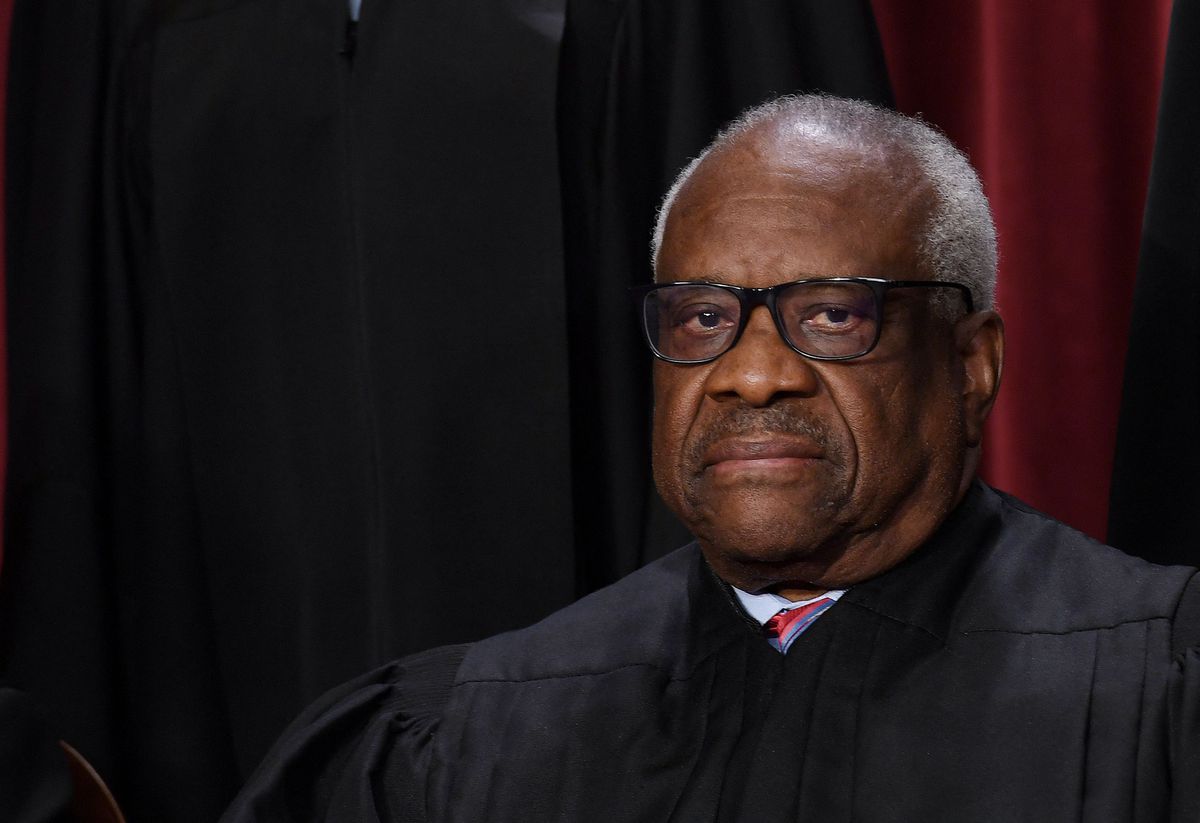 La sombra de la corrupción se cierne sobre Clarence Thomas, el juez más conservador del Supremo de EE UU