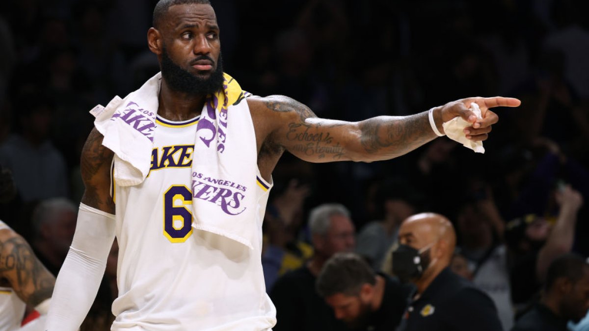 Lakers jugarán un partido extra y los Clippers enfrentarán a los Suns en playoffs