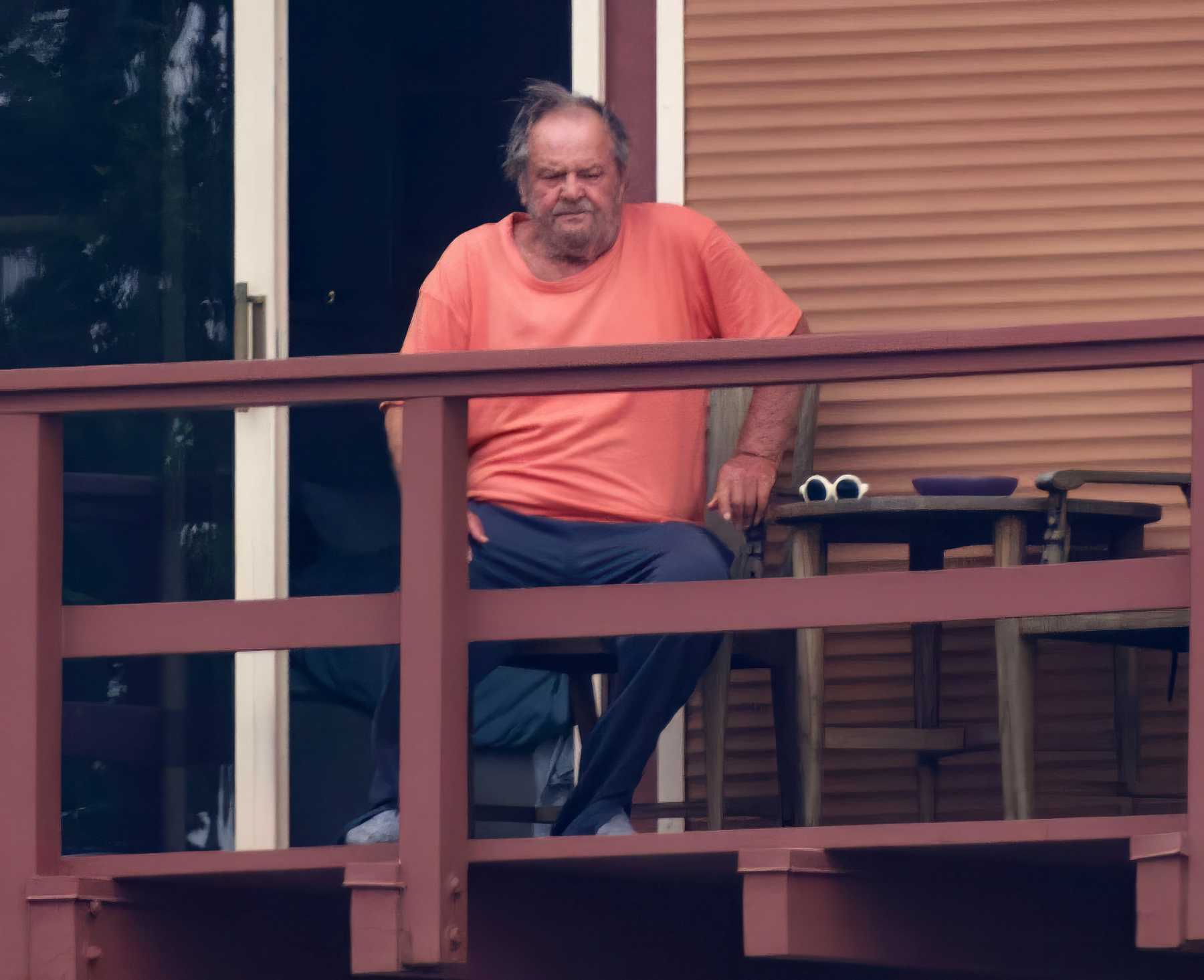 El actor Jack Nicholson en el balcón de su mansión / Gtres