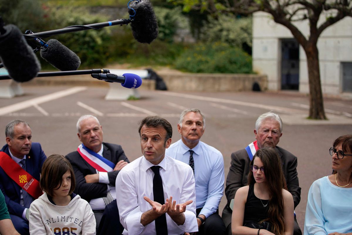 Las protestas persiguen a Macron tras la adopción de la reforma de las pensiones