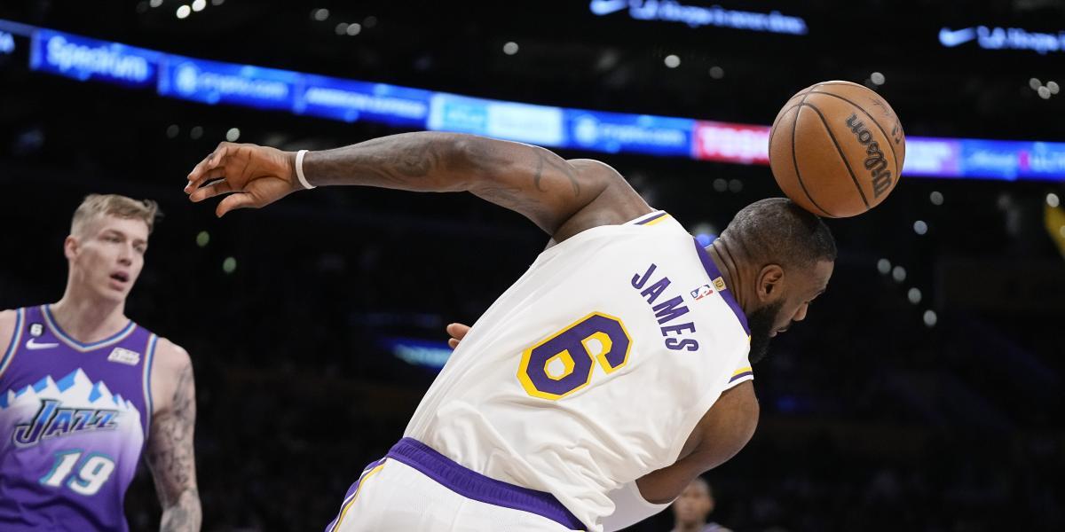 LeBron se corona, pero los Lakers terminan en el 'play-in' contra los Timberwolves