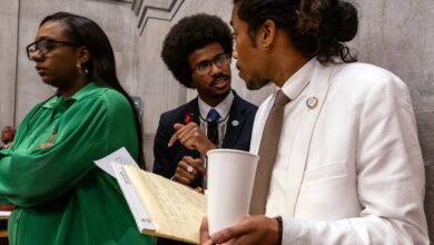 Legisladores de Tennessee expulsados buscan ser restituidos