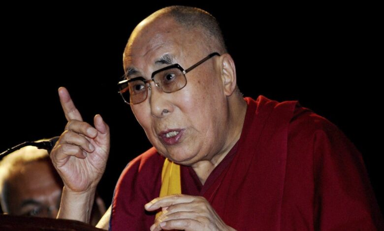 Líderes tibetanos defienden al Dalái Lama tras polémico video en el que besa a niño