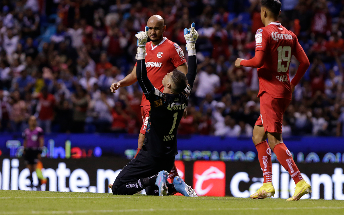 Liga MX: Guardameta Volpi brilla por Toluca con gol en su visita a Puebla | Video