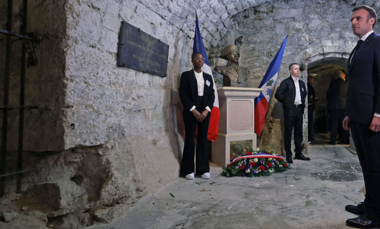 Macron honra a Toussaint Louverture, revolucionario haitiano