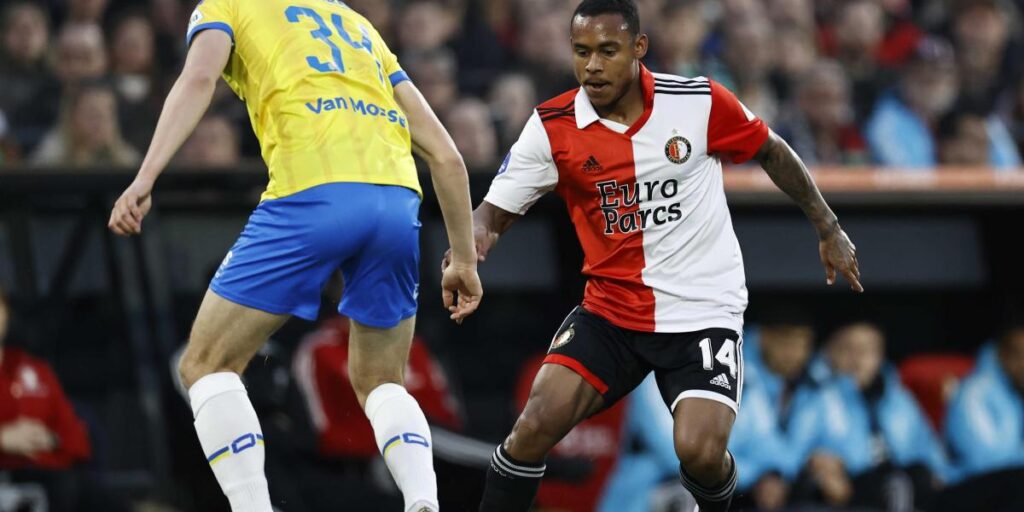 Manita de un Feyenoord que se acerca al título