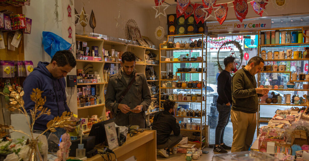 Mientras Gaza celebra Eid, un regalo para las mujeres y un deber para los hombres