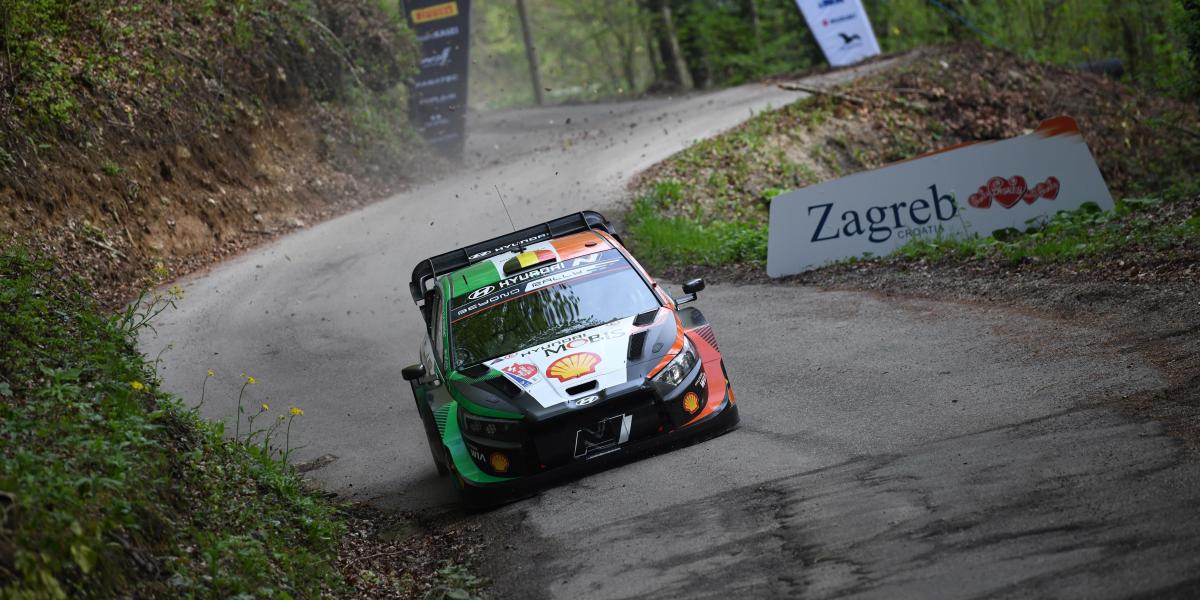 Neuville homenajea al fallecido Breen con el liderato en el Rally de Croacia