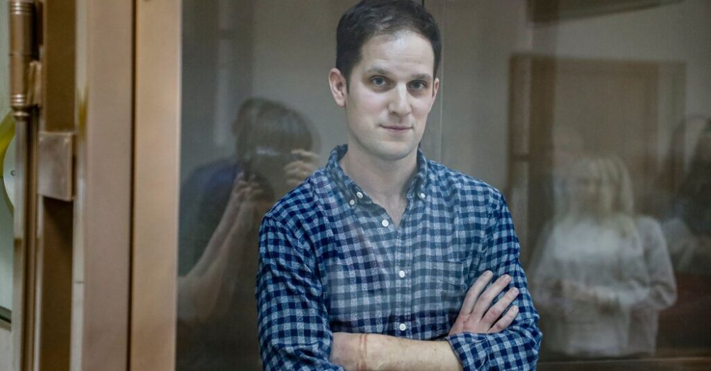 Noticias de la guerra Rusia-Ucrania: el reportero detenido del WSJ, Evan Gershkovich, comparece ante un tribunal de Moscú