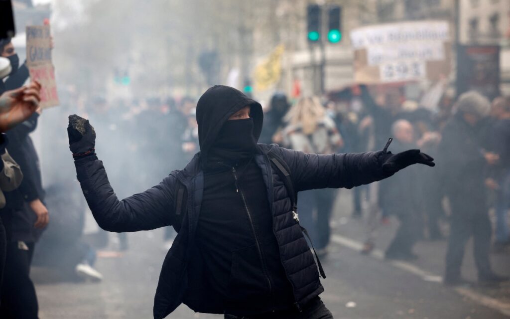 Nueva movilización de franceses contra reforma de pensiones