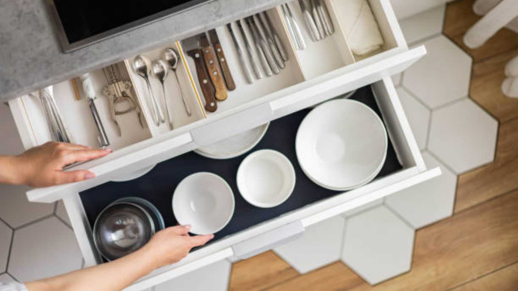 Nunca jamás guardes esto en los cajones de tu cocina