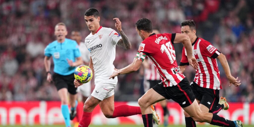 Ocampos, de penalti polémico en el descuento, da el triunfo al Sevilla en Bilbao