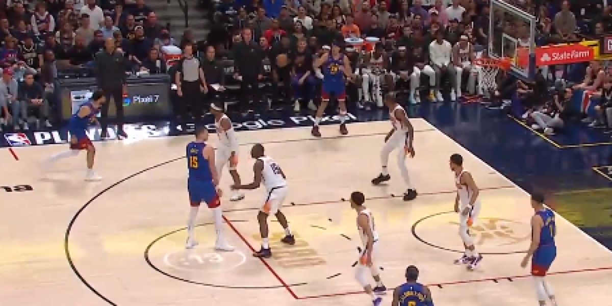 Otro nivel: Jokic se la juega a Kevin Durant con esta asistencia