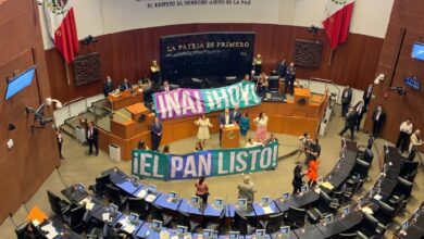 PAN toma tribuna en Senado en protesta por INAI; cancelan sesión