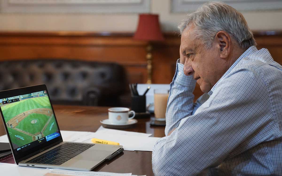 ‘Parecía práctica de bateo’, dijo AMLO sobre juego Padres-Gigantes