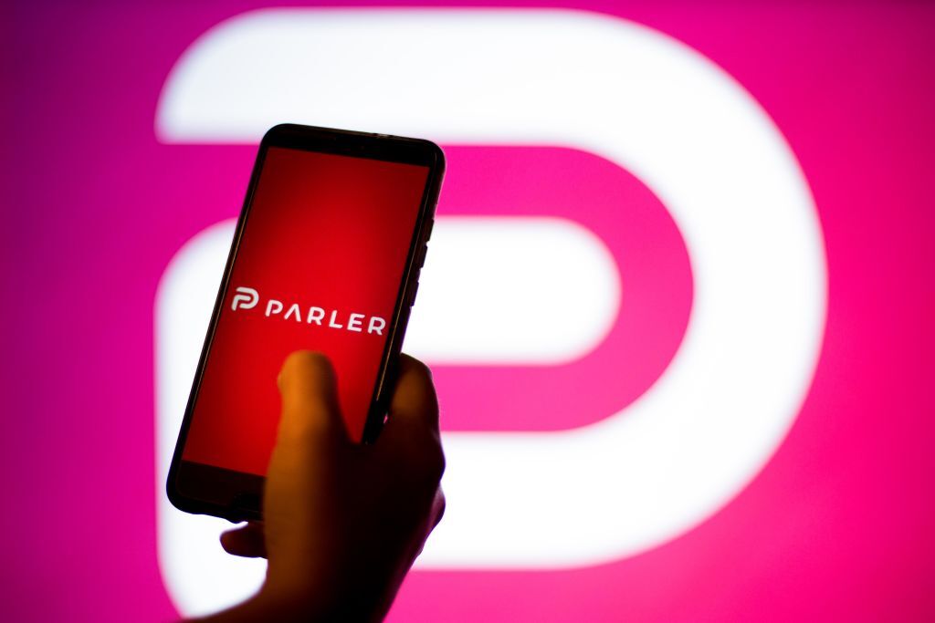 Parler será adquirido por la compañía de medios digitales Starboard, cerrará temporalmente