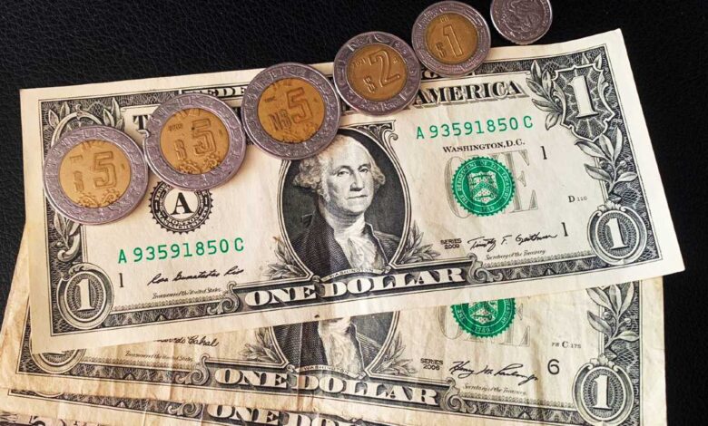 Peso y bolsa retroceden ante riesgo de recesión