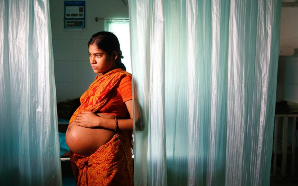 Piden a EU limitar arrestos de migrantes embarazadas