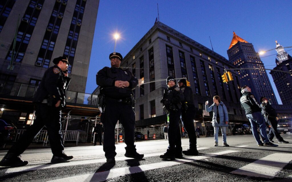 Policía de NY convoca a todos sus agentes ante posible movilización por Trump