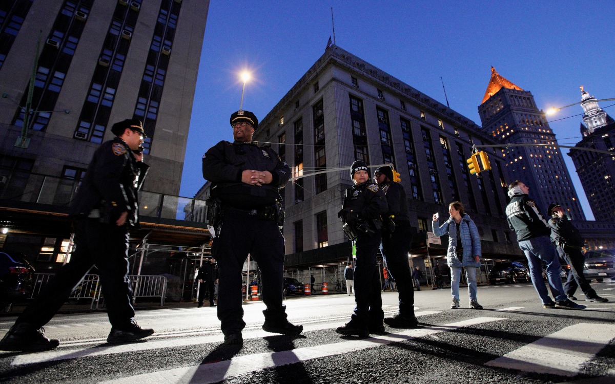 Policía de NY convoca a todos sus agentes ante posible movilización por Trump