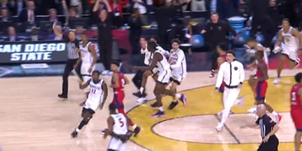 Por esto el 'March Madness' es una locura: dos segundos para el final y pasa esto