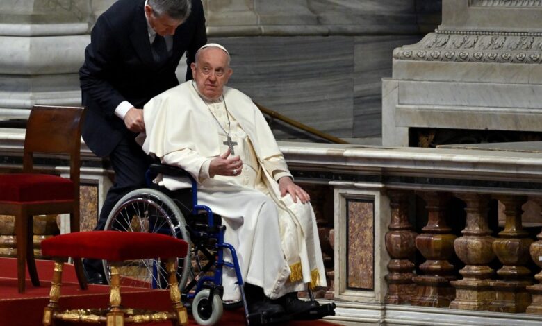 Por primera vez, el papa Francisco se ausenta al Vía Crucis en Roma para evitar el frío