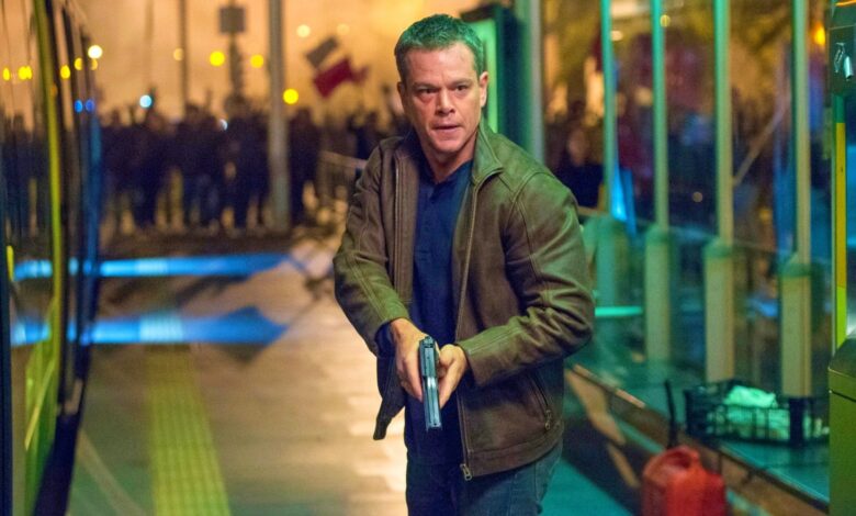 matt damon as jason bourne holding gun