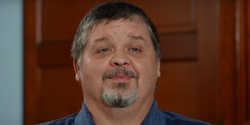 Chris Combs in 1000-lb Sisters smiling with mouth closed