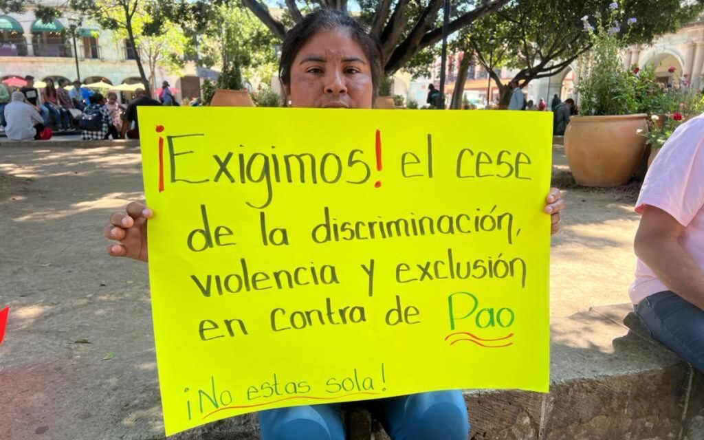 Por usar pantalón, a Paola le han negado su derecho a estudiar