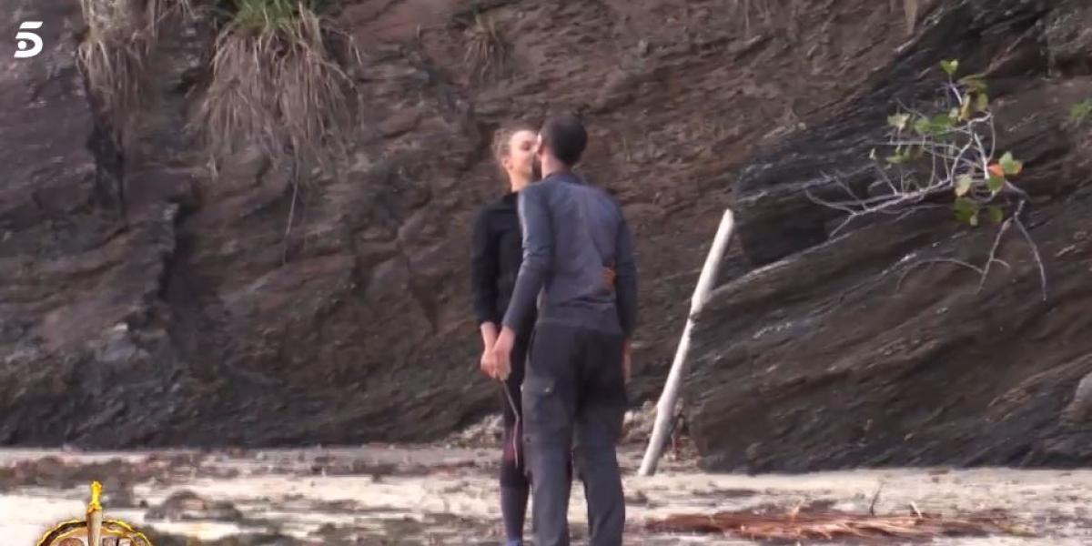 Primer beso de 'Supervivientes 2023': estos dos concursantes, pillados en su momento más íntimo