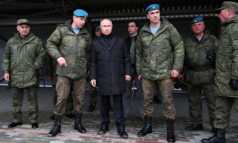 Putin visita cuarteles de tropas rusas en dos ciudades de Ucrania