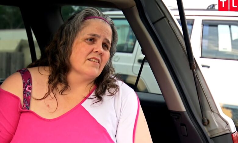 My 600-Lb Life Tracey Mathews pink shirt in car