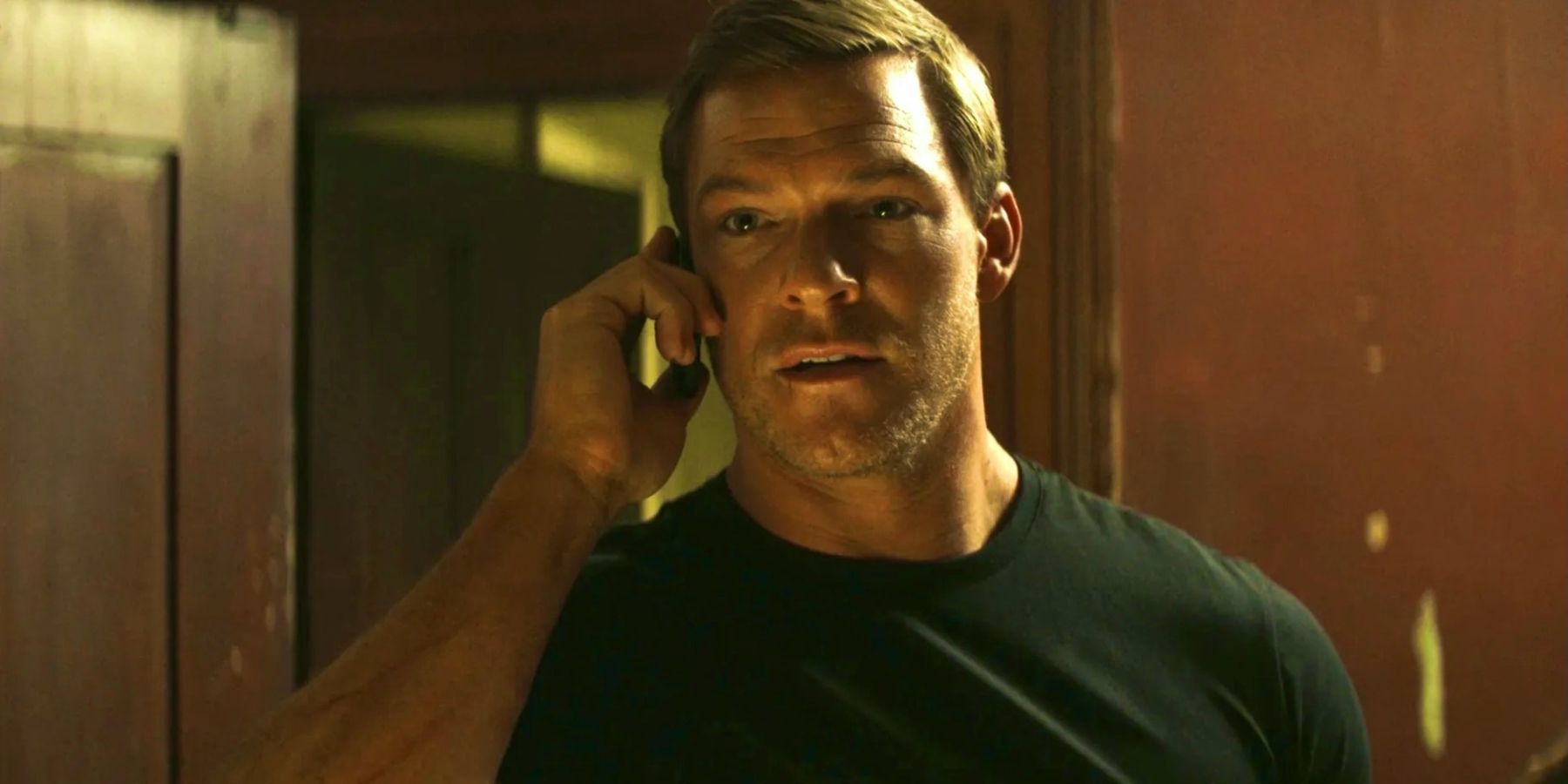 reacher on the phone in amazon's reacher