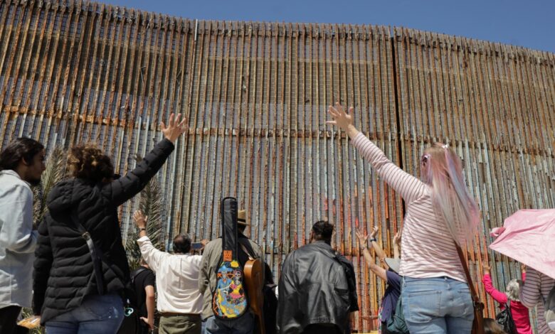 Rechazo a muro en Tijuana une a mexicanos y estadounidenses