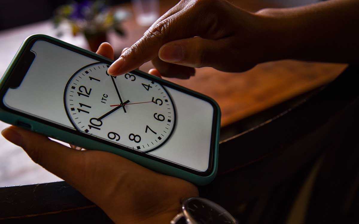 Relojes cambian de hora, pese a eliminación de horario de verano