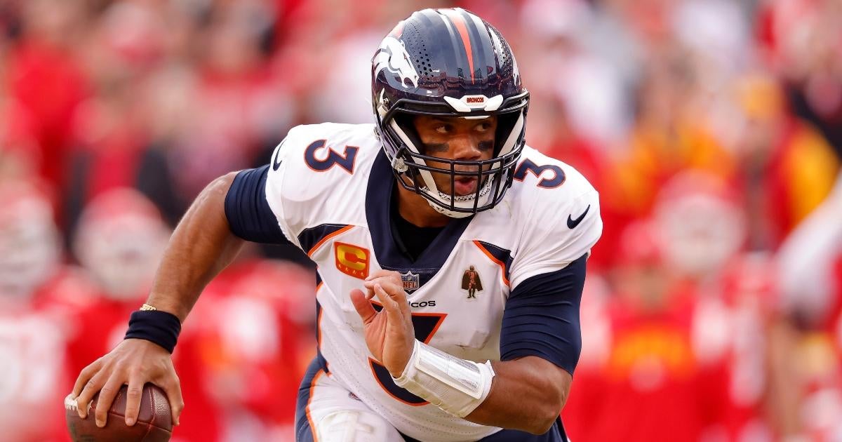 Russell Wilson voltea carrito de golf mientras jugaba golf en Denver