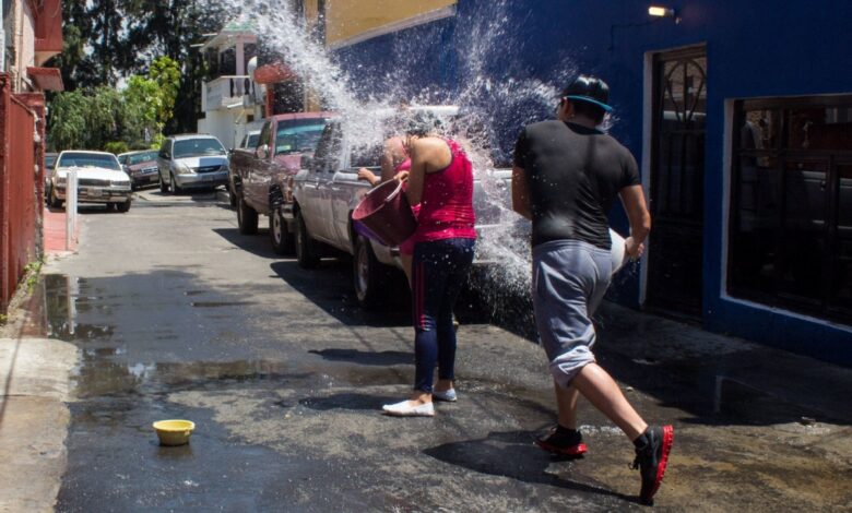 Sábado de Gloria: Desde multas hasta arrestos por desperdiciar agua en CDMX y Edomex
