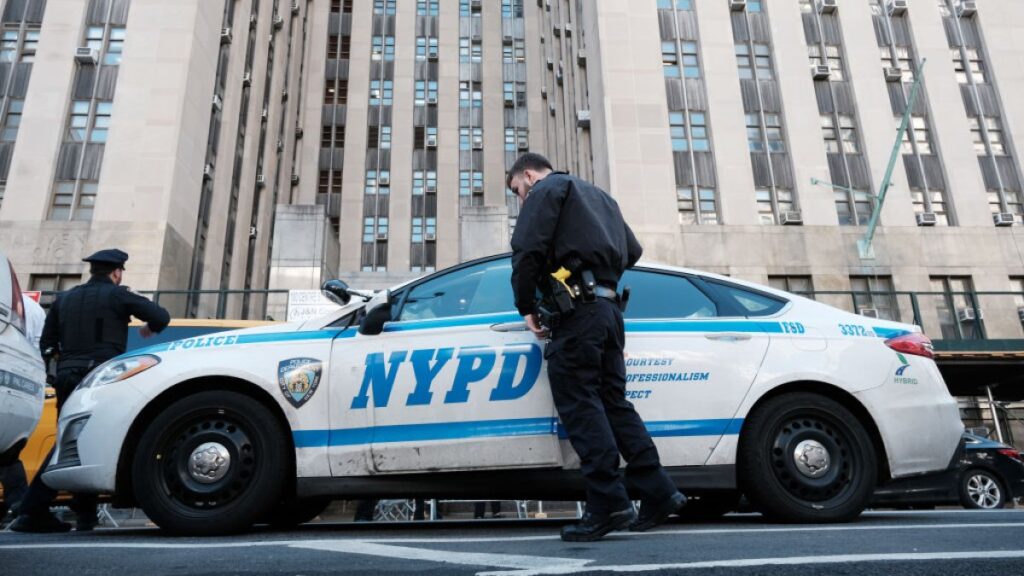 Se le informará a Trump que está bajo arresto cuando se entregue en la corte de Manhattan