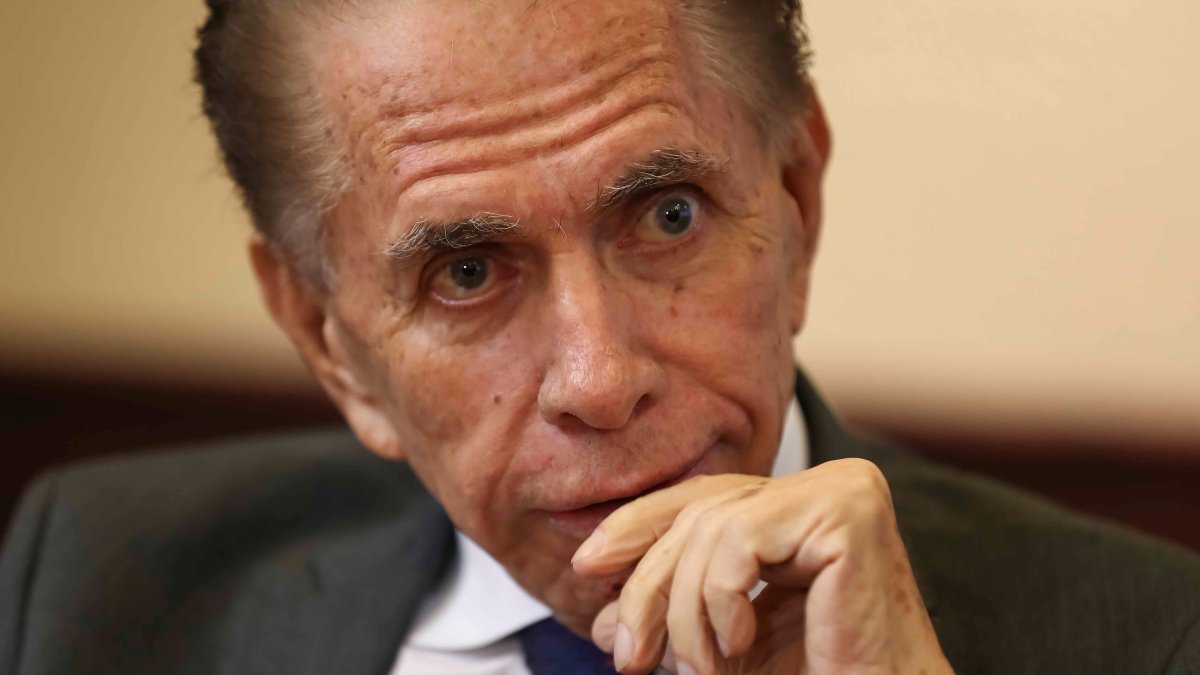 Se retira el presentador hispano con el récord Guinness por más años en televisión