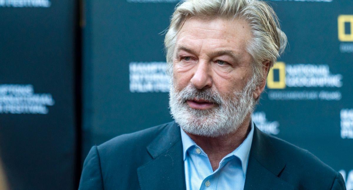 Se retirarán los cargos de homicidio involuntario de Alec Baldwin (informe)
