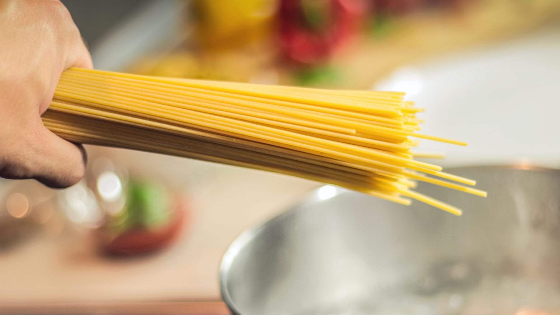 Si tus paquetes de pasta tienen esto, deberías tirarlas ya a la basura