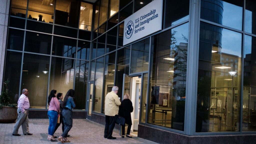 Solicitantes de asilo deberán esperar 10 años para una cita con un juez