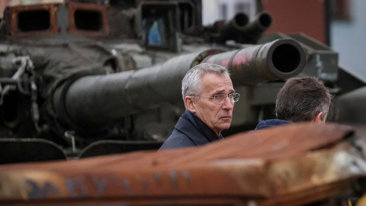 Stoltenberg ofrece a Zelenski estrechar la relación con la OTAN en la cumbre de julio