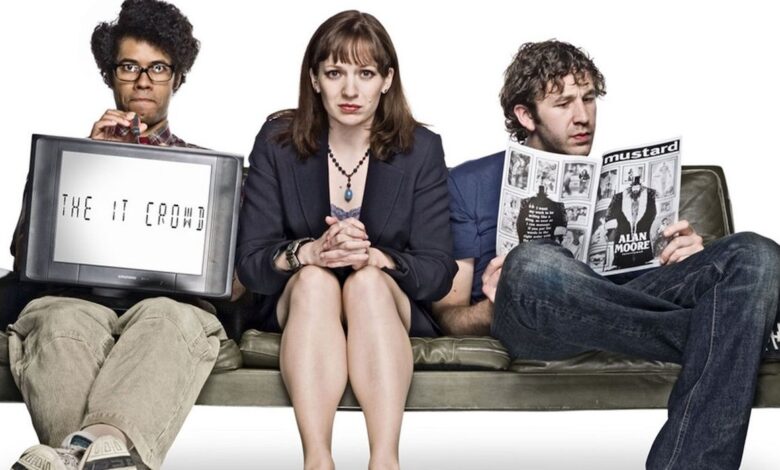 The lead cast of IT Crowd sitting together