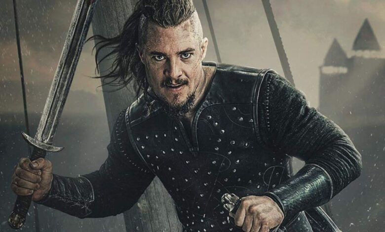 An image of Uhtred holding two swords in The Last Kingdom