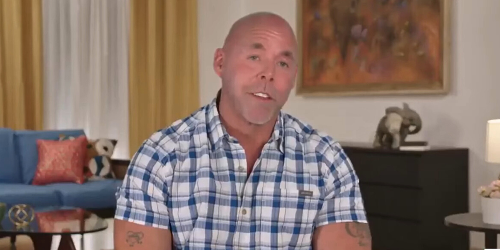 Lidia Pedro Mom Boyfriend Scott In 90 Day Fiance Love In Paradise wearing checked shirt